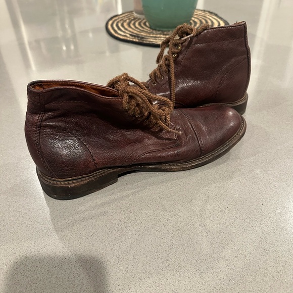 Men's Frye Leather Lace-Up Chukka Boots - Picture 3 of 9